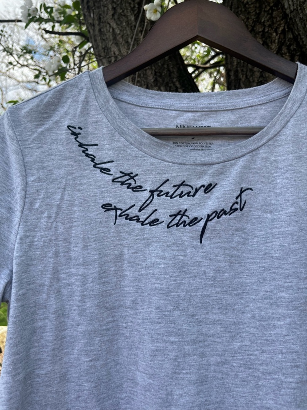 Nine West Embroidered Script Tee Small Gray “Embrace the Future”Short Sleeve Top